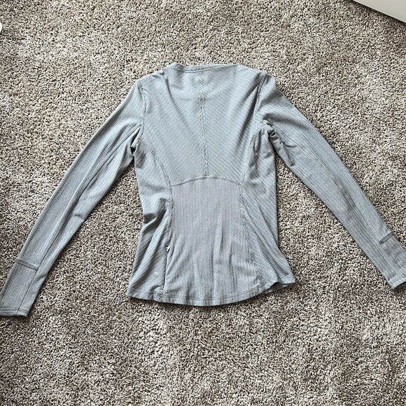 Lululemon gray and white long sleeve size 6 - Picture 2 of 6